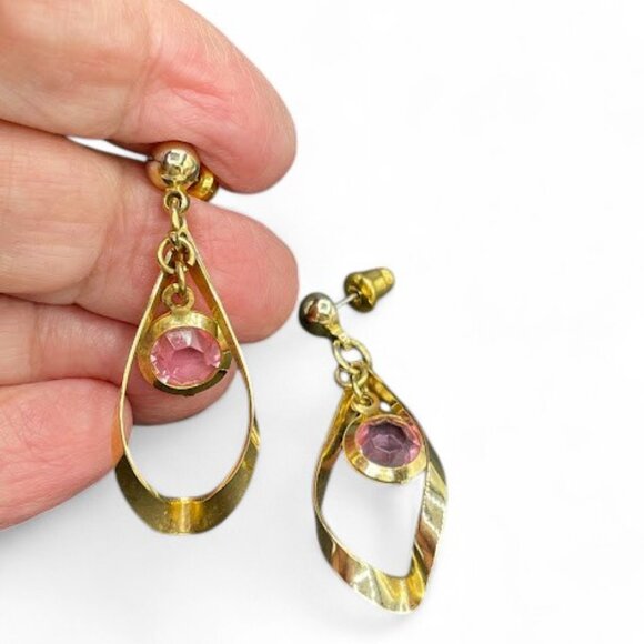 Vintage 70s Gold Tone Pink Crystal Open Work Long Dangle Drop Earrings Post Back - Picture 6 of 7
